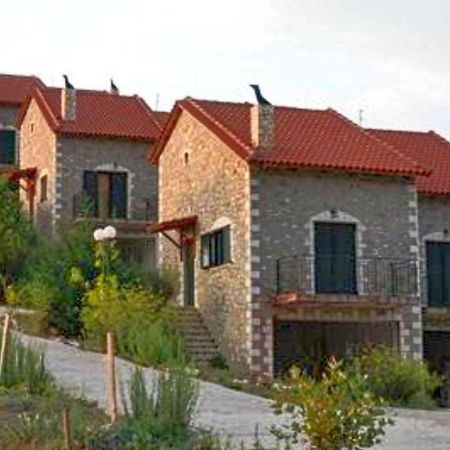 All Seasons Πέτρινες Παραδοσιακές Κατοικίες كالافريتا المظهر الخارجي الصورة
