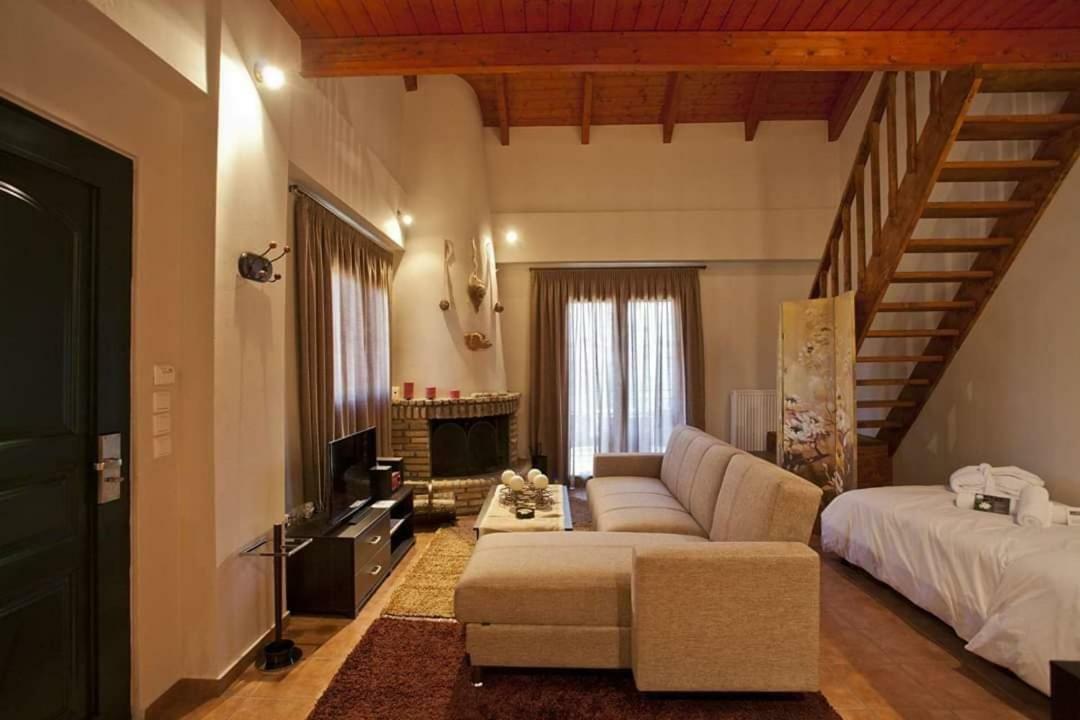 All Seasons Πέτρινες Παραδοσιακές Κατοικίες كالافريتا المظهر الخارجي الصورة