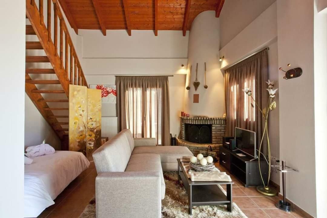 All Seasons Πέτρινες Παραδοσιακές Κατοικίες كالافريتا المظهر الخارجي الصورة